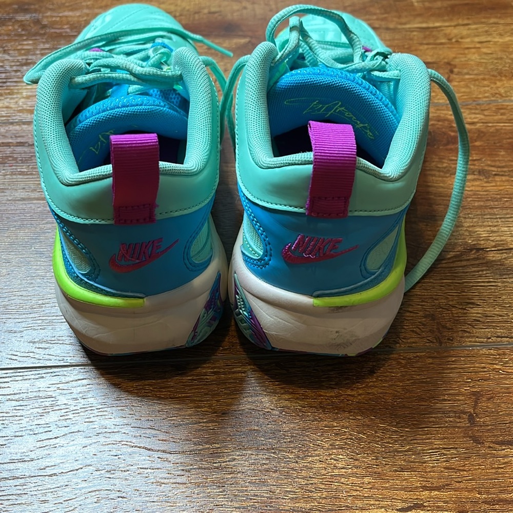 Nike - Picture 6 of 6